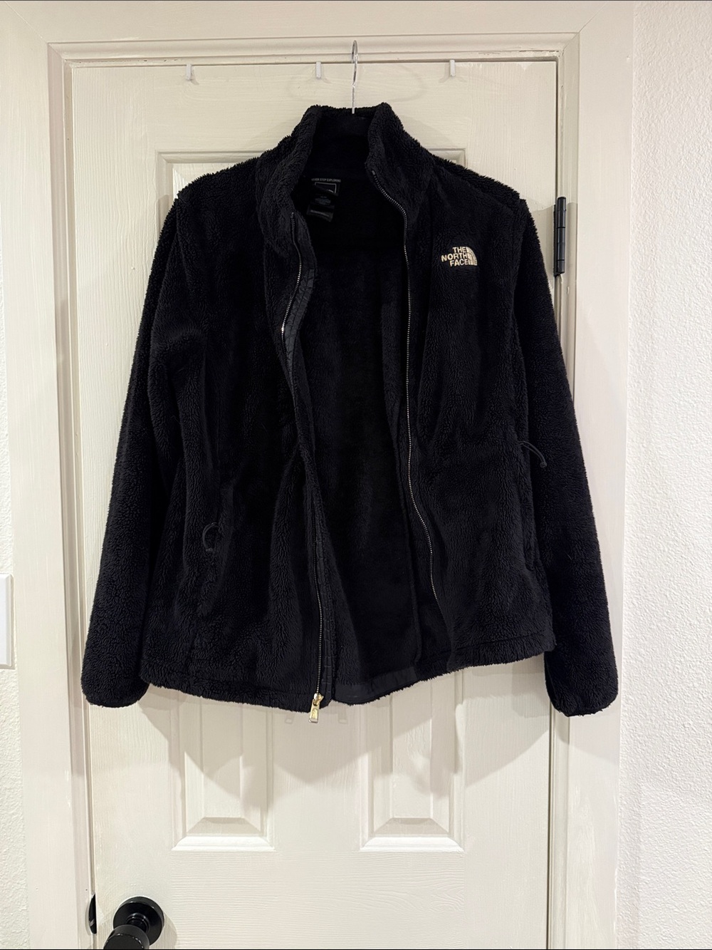 The North Face Women’s Black Teddy Fleece with Gold Accent Jacket Size Medium